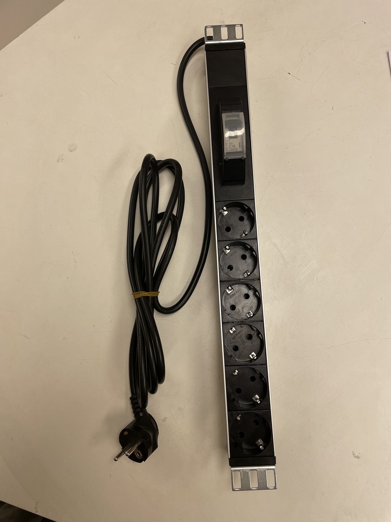 PDU 6 SİGORTALI RACK KABİN مأخذ 2 م مع كابل